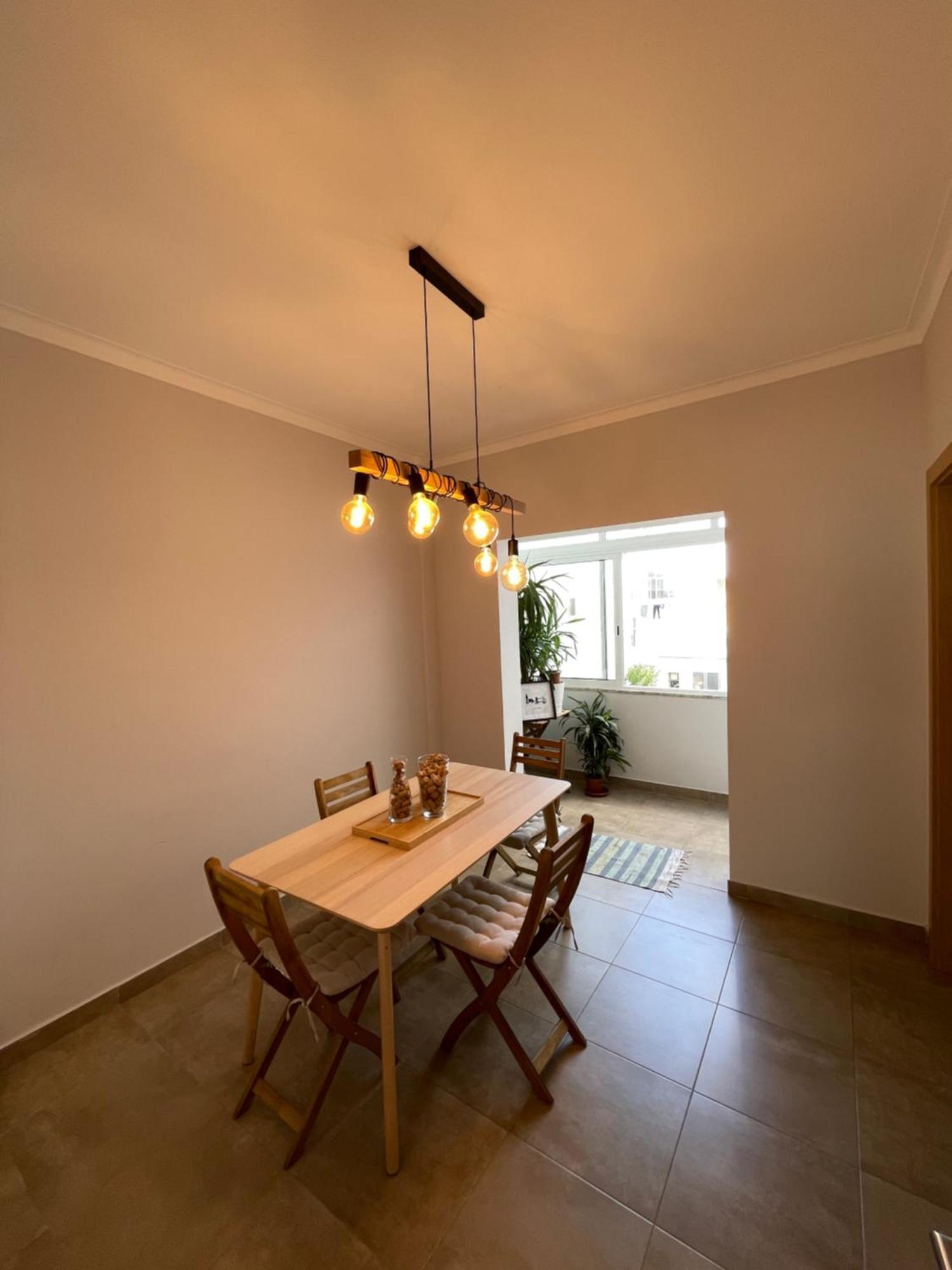 Quarto De Casal Close To Lisbon Flat Equipado Almada Extérieur photo